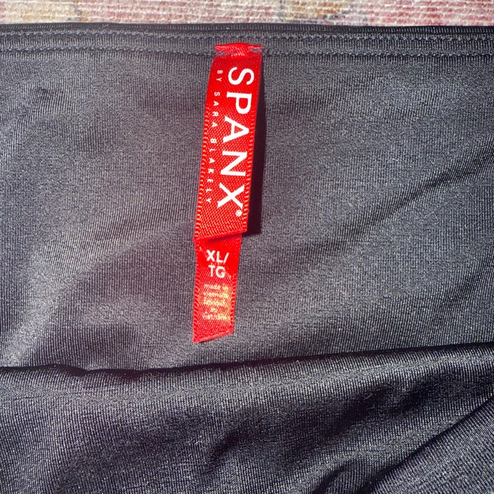 SPANX Faux Leather Black Camo Leggings Size XL - Picture 2 of 2